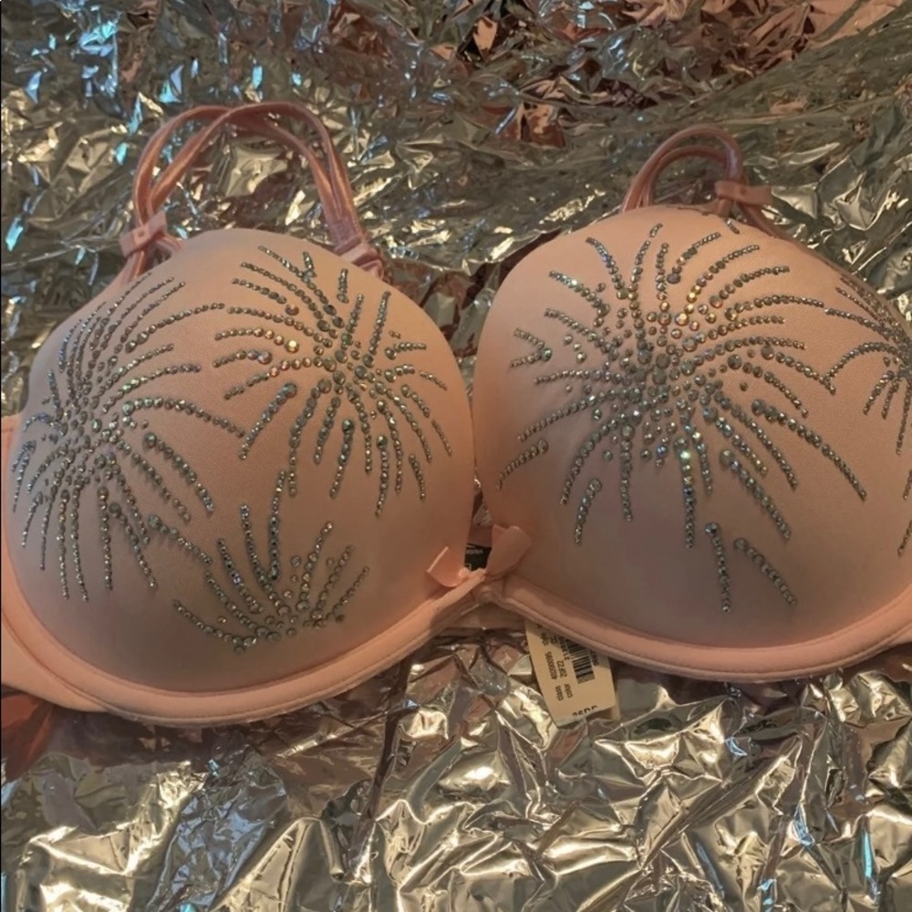 Victoria’s Secret fashion show bling bra